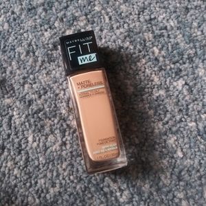 Maybelline FitMe Matte+Poreless Foundation #115